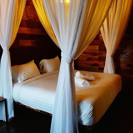 Utan Teluk Nipah Villa Pekan Pangkor Exterior photo