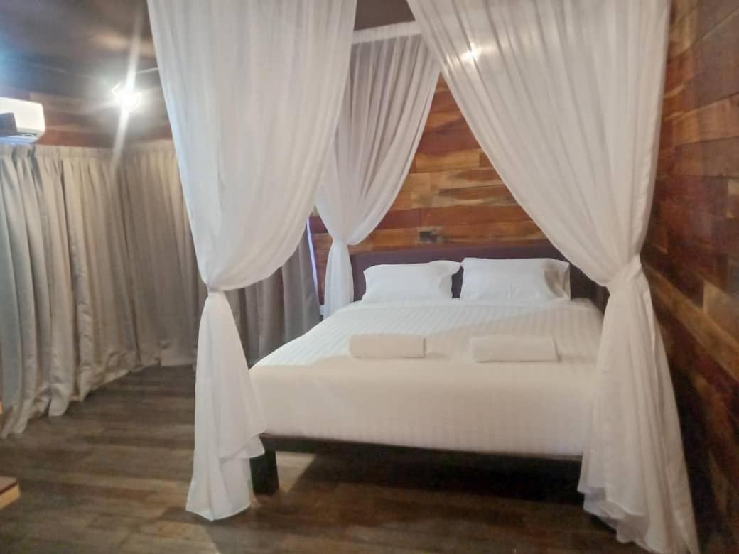 Utan Teluk Nipah Villa Pekan Pangkor Exterior photo