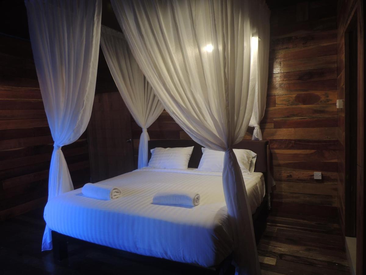 Utan Teluk Nipah Villa Pekan Pangkor Exterior photo