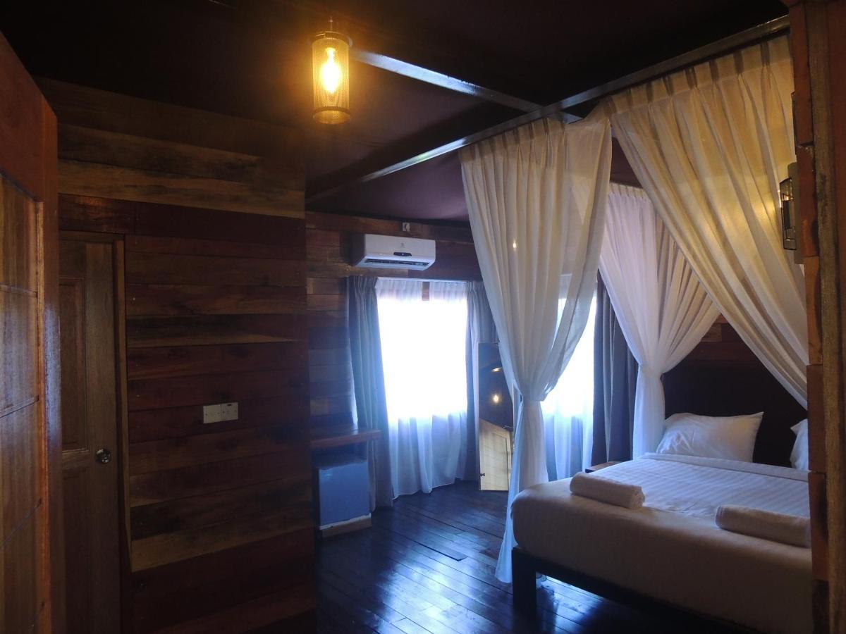 Utan Teluk Nipah Villa Pekan Pangkor Exterior photo