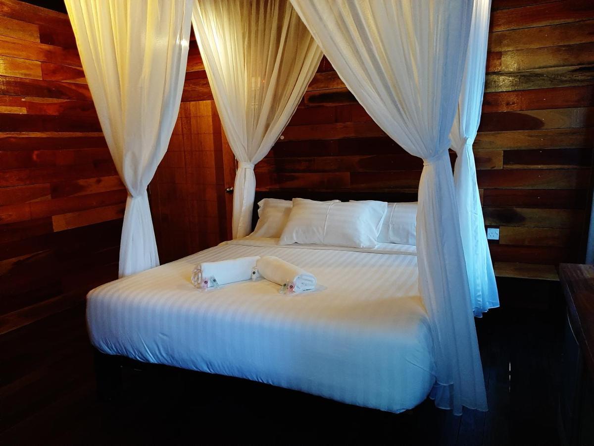Utan Teluk Nipah Villa Pekan Pangkor Exterior photo