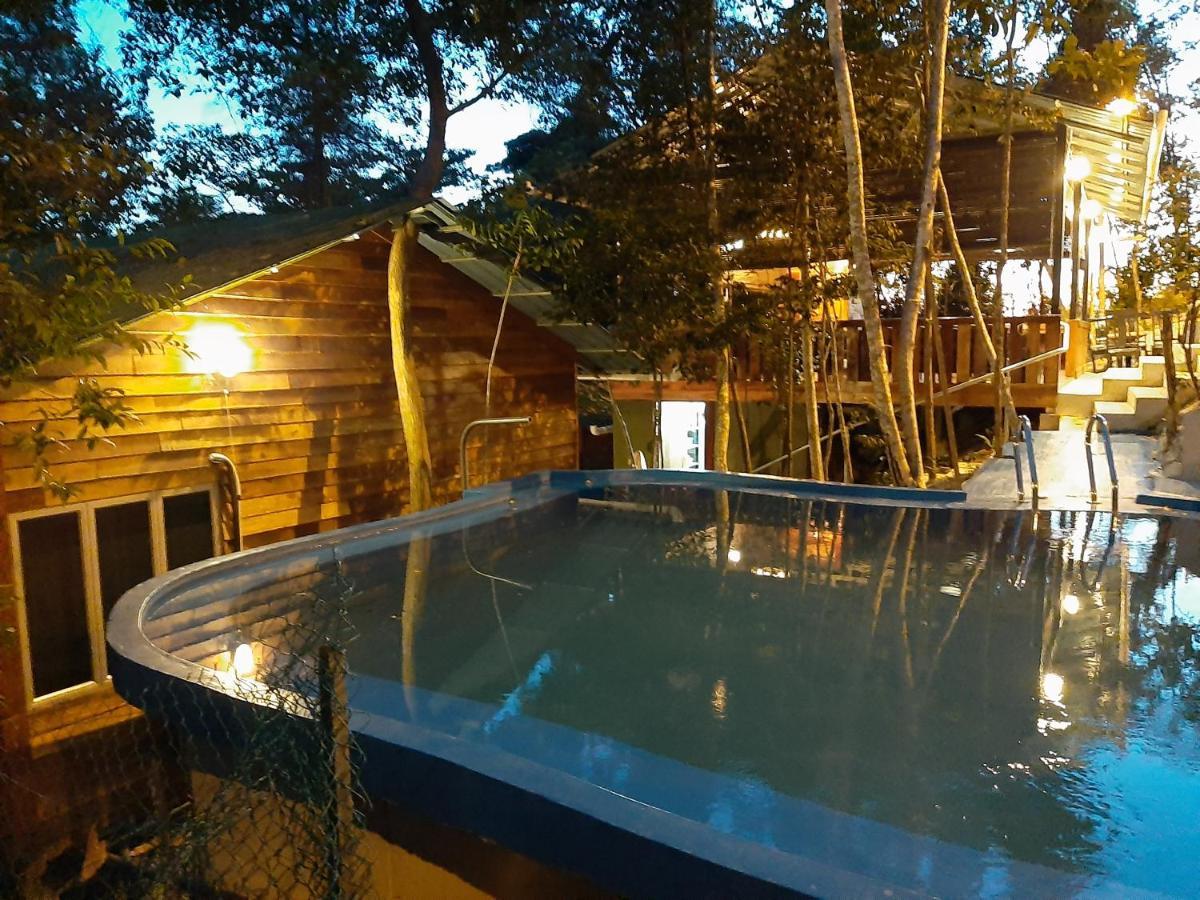 Utan Teluk Nipah Villa Pekan Pangkor Exterior photo
